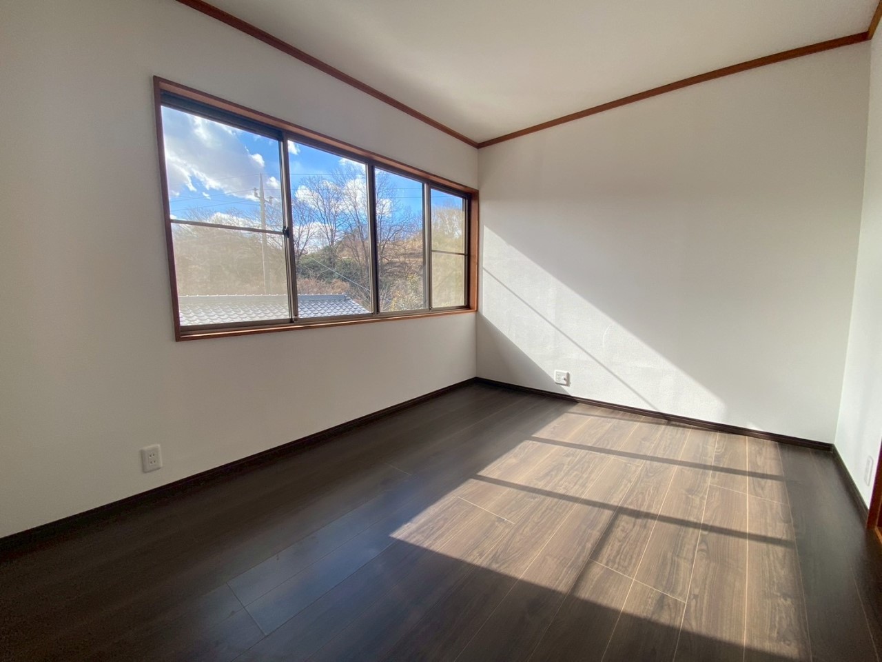 【洋室】壁紙と床を張り替えました♪