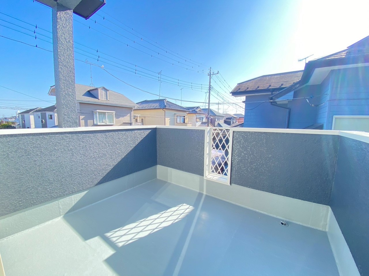 【バルコニー】お布団や衣類がたくさん干せますね♪