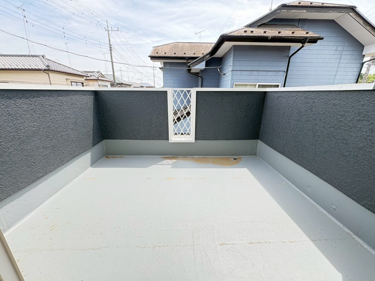 【バルコニー】お布団や衣類がたくさん干せますね♪