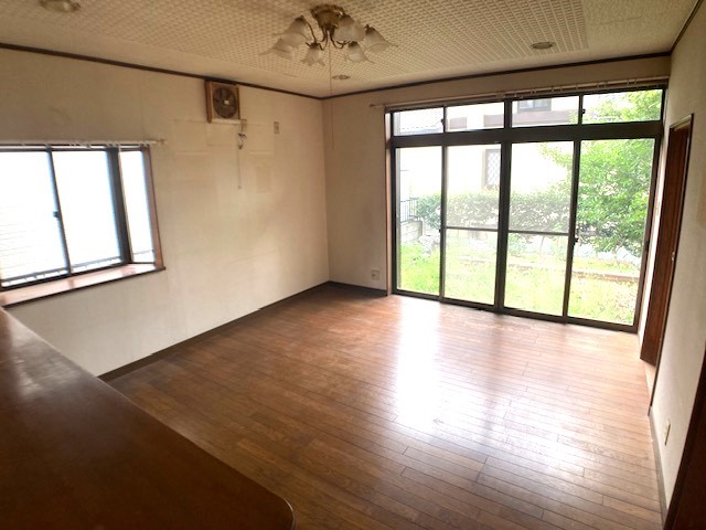 【リビング】キッチンや続き間の和室からも見やすいリビングです♪家族のコミュニケーションが取りやすい設計です