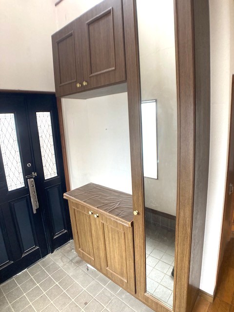 シューズボックス付き！全身鏡もあるためお出かけの際に身だしなみを整えるのに便利です♪