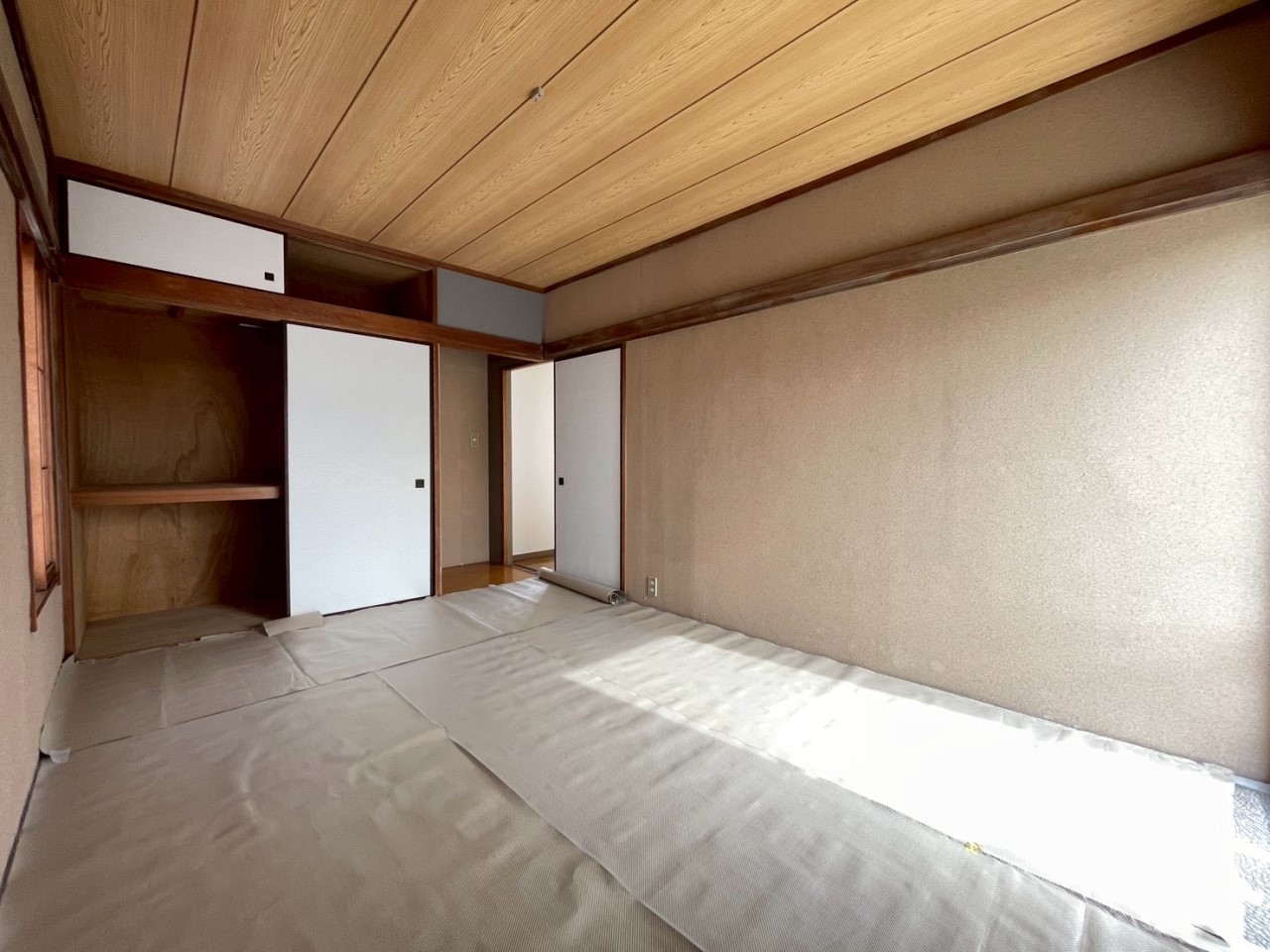 【和室】押入があるので、お布団や季節ものも収納可能です。