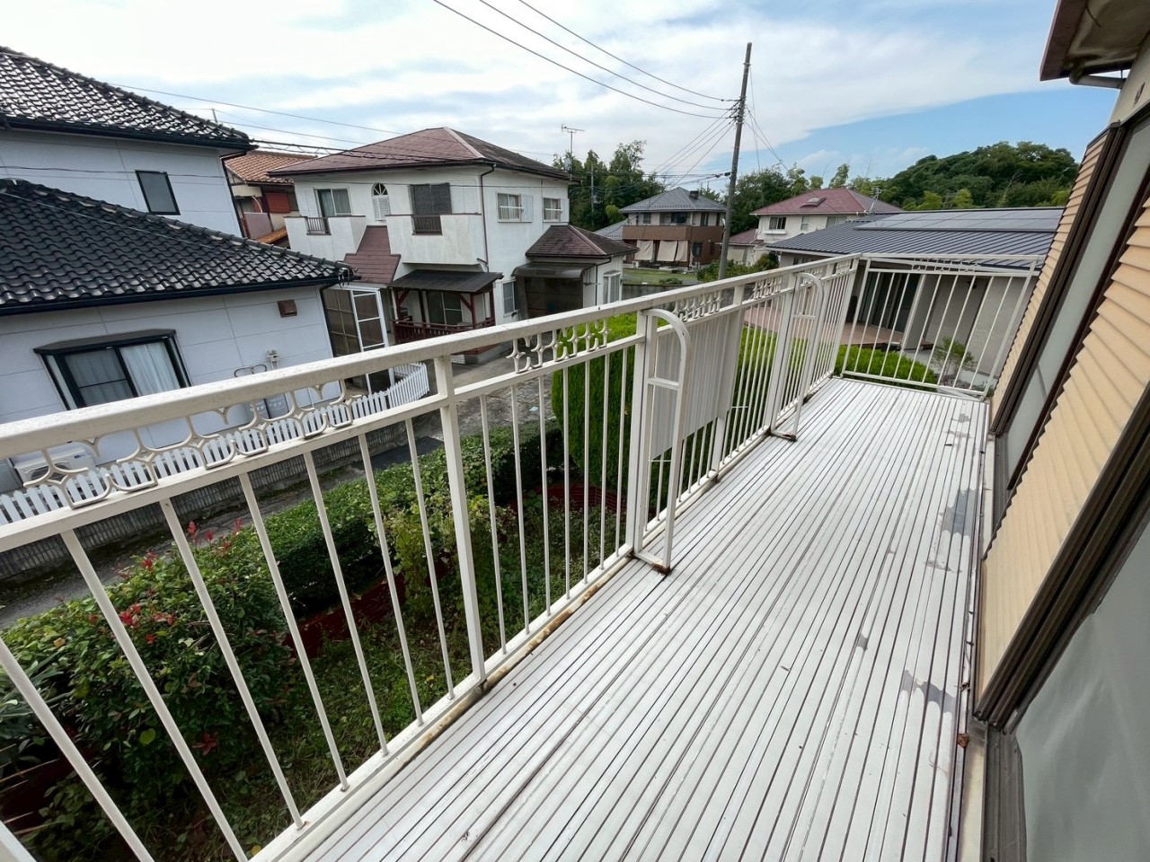 【バルコニー】お布団もたくさん干せますね。