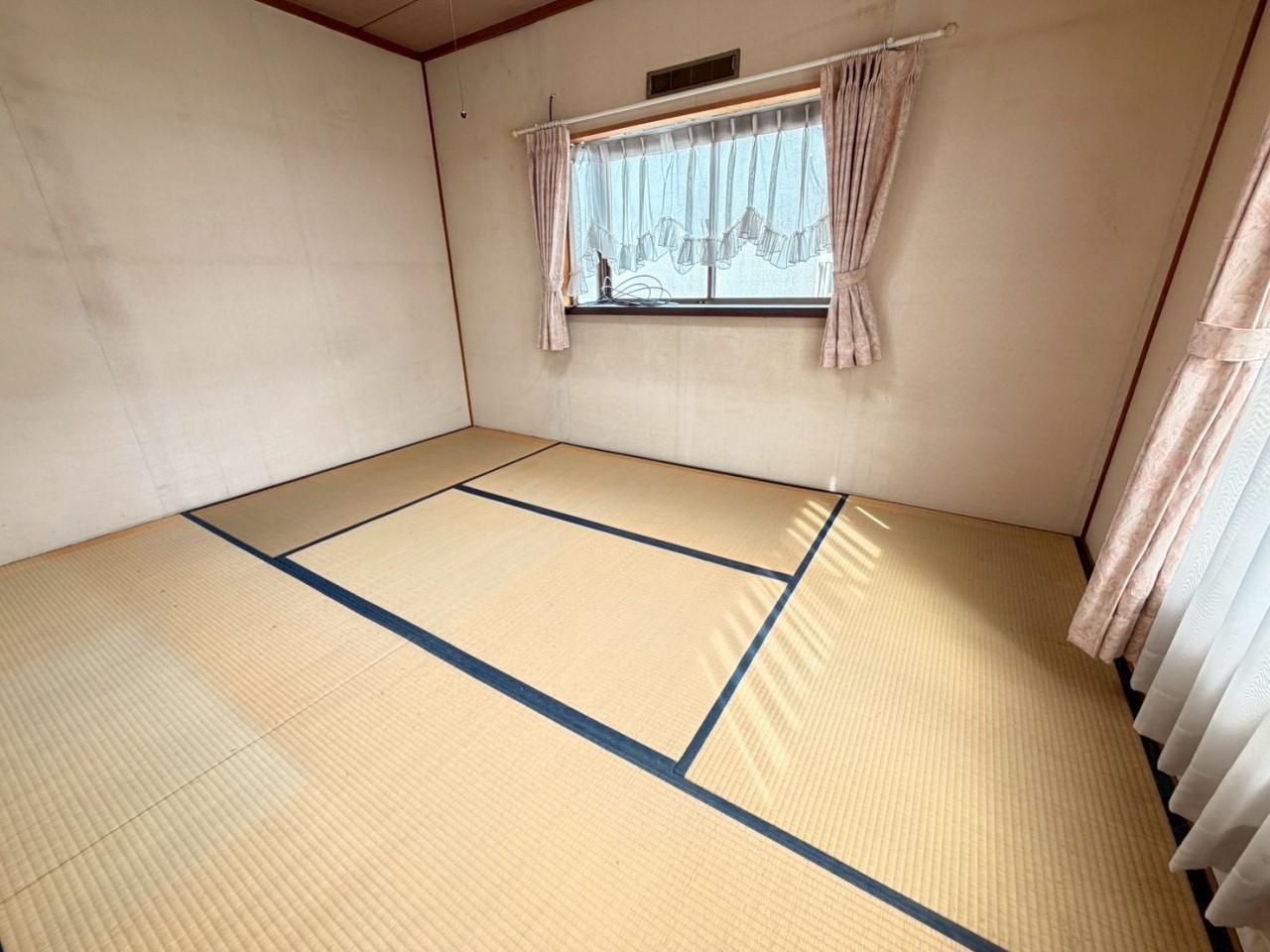 【和室】窓が2つあるので、空気の入れ替えがスムーズに行えます。