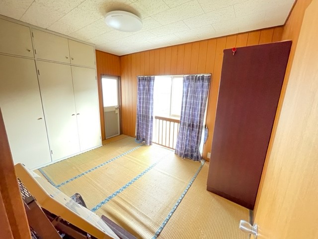 【2階和室】日当たりのよい和室は洗濯物を干したりお昼寝をしたりと大活躍♪