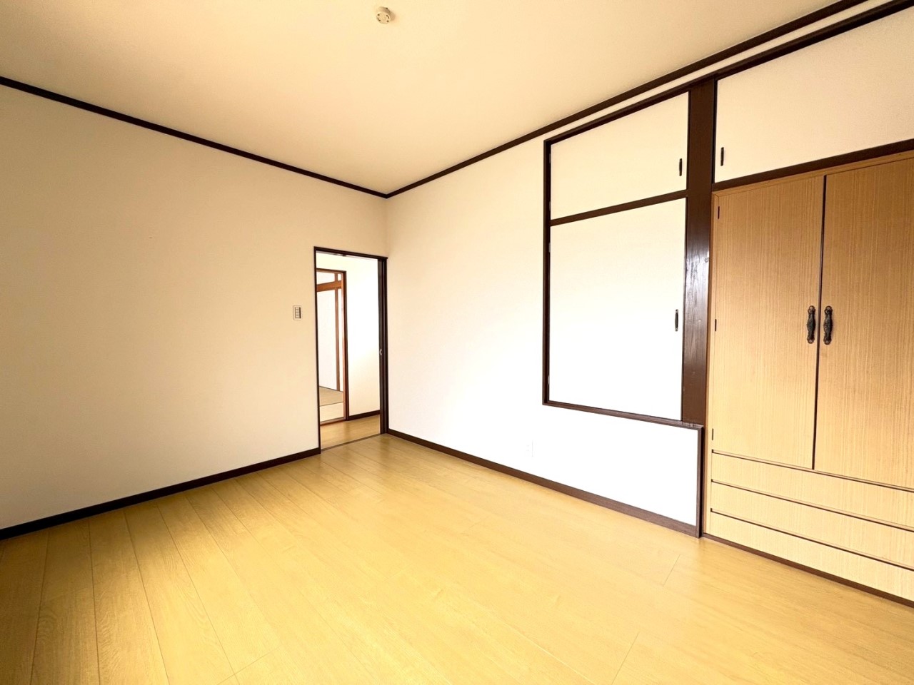【洋室】優しい光が入るお部屋です♪