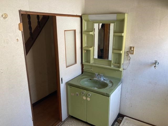 【洗面台】歯ブラシや化粧水なども置けます♪