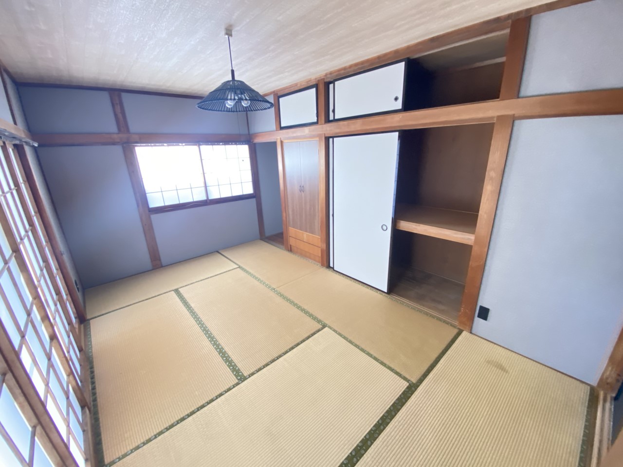 日当たりのよい和室は洗濯物を干したりお昼寝をしたりと大活躍♪