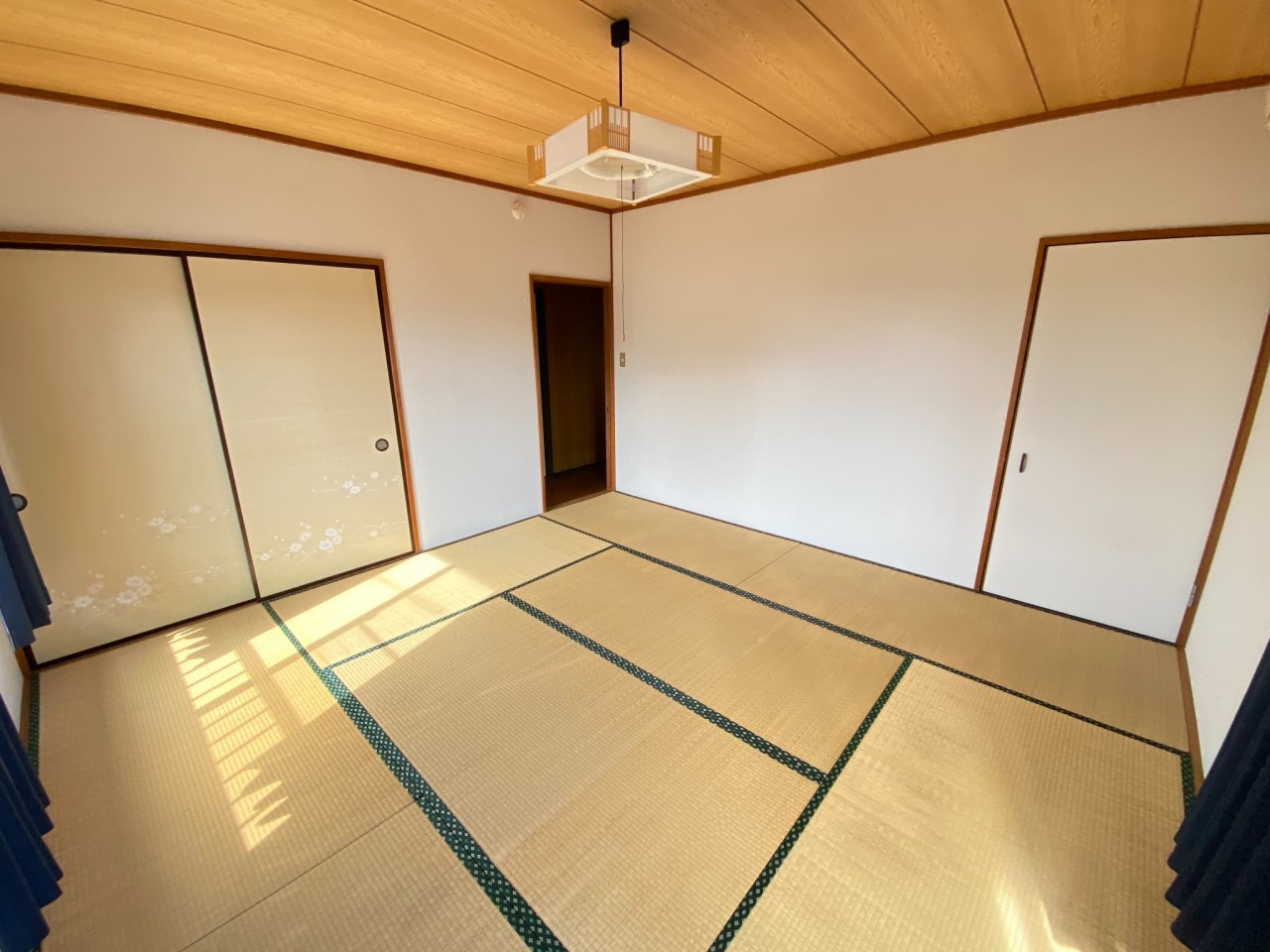 【和室】押入があるので、布団や季節ものが収納できます。