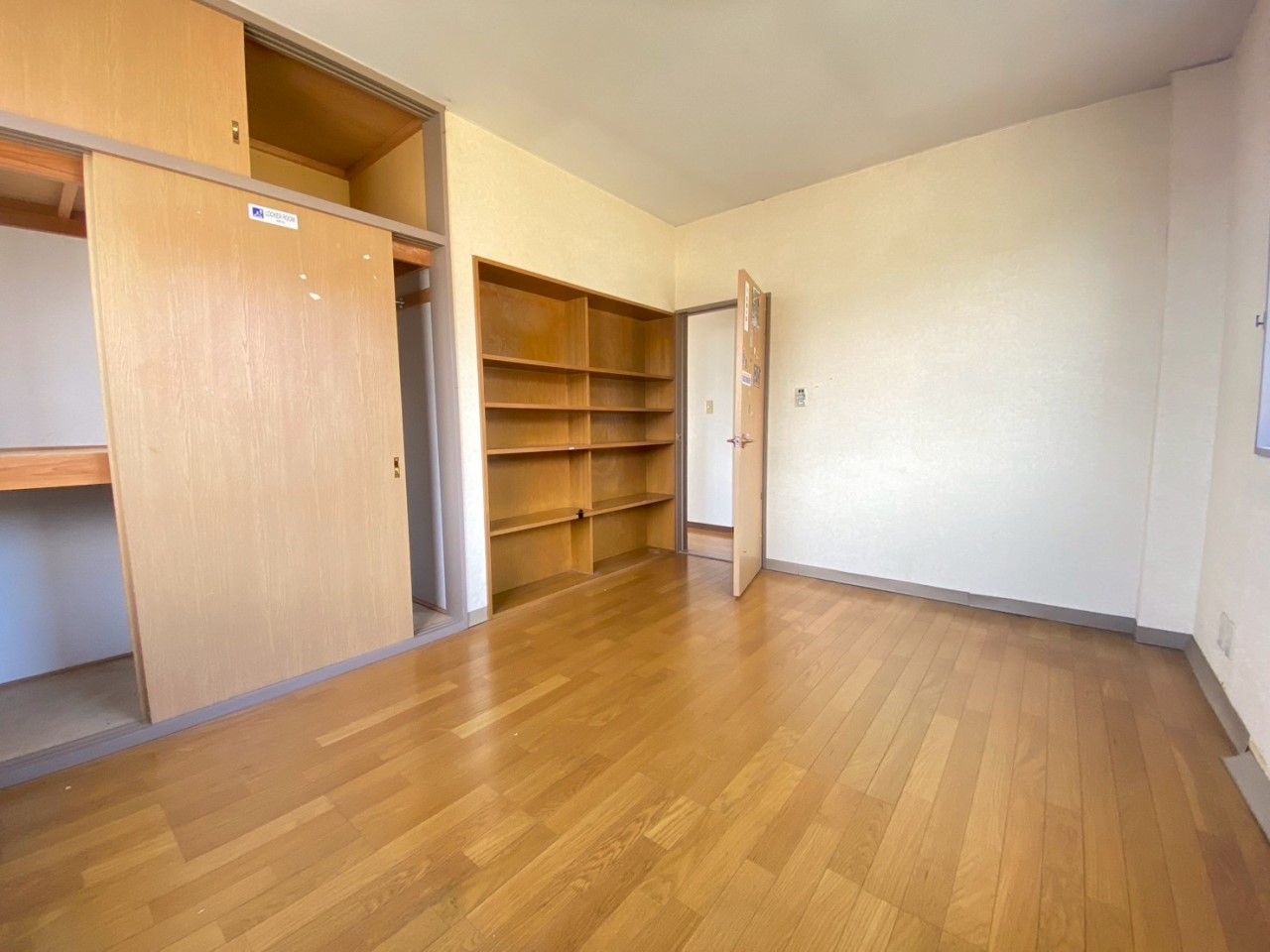 【洋室】収納のあるお部屋♪