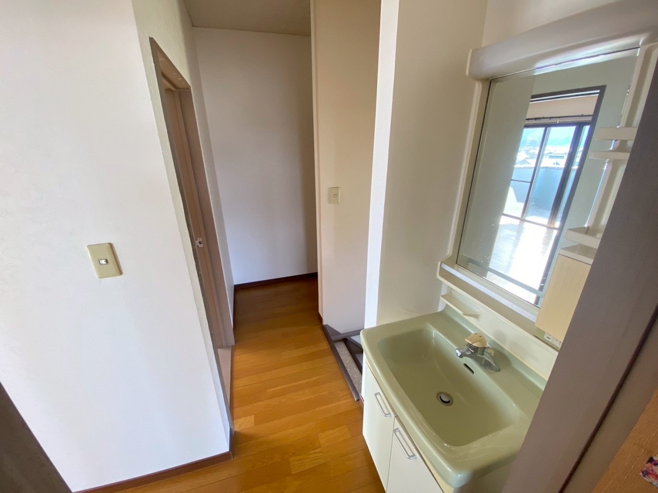 【2階化粧台】朝の準備にもありがたいですね♪