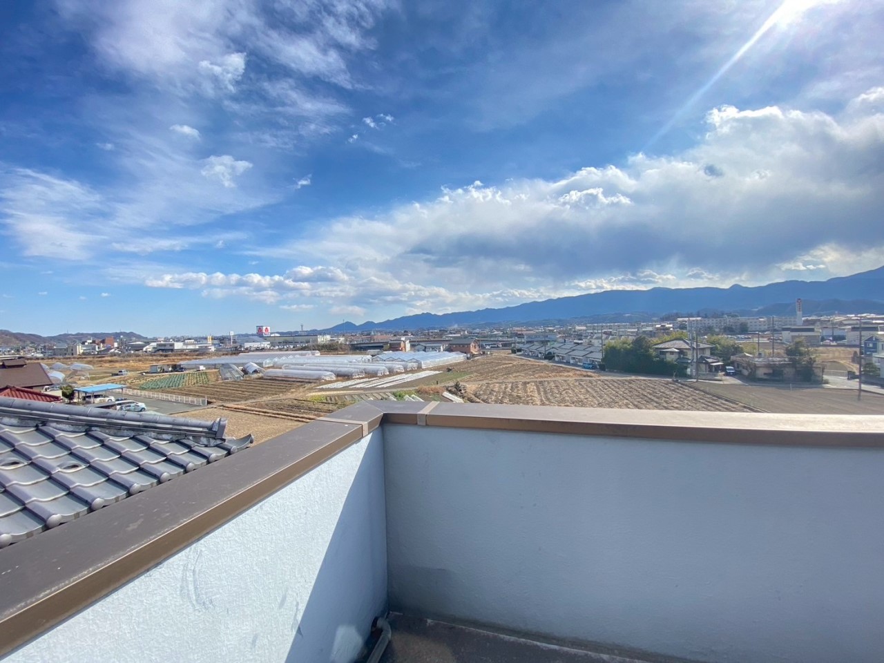 【バルコニー】山々の美しい景色が眺望できます。