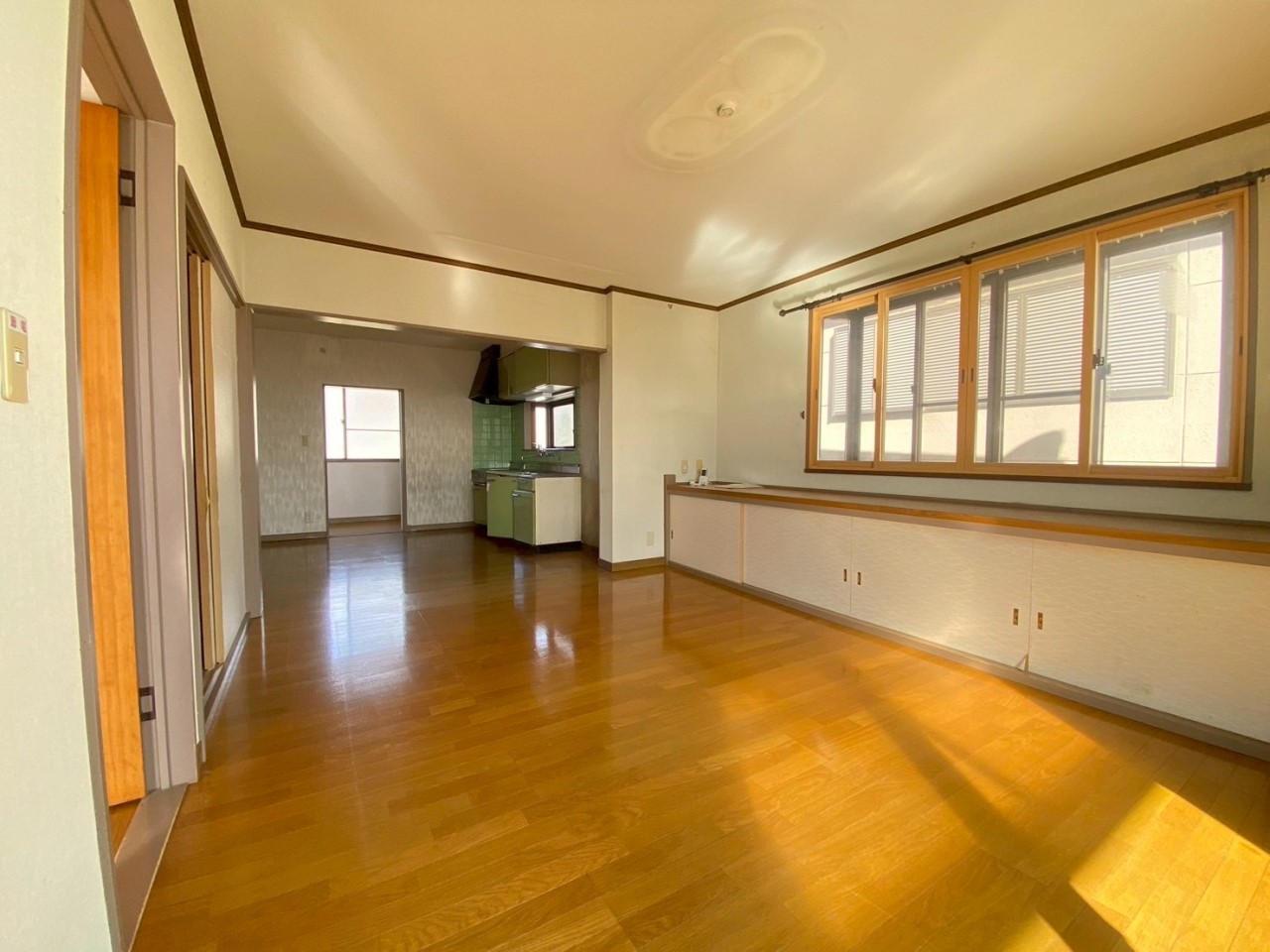 【リビング】優しい光が入ってくるリビングです♪