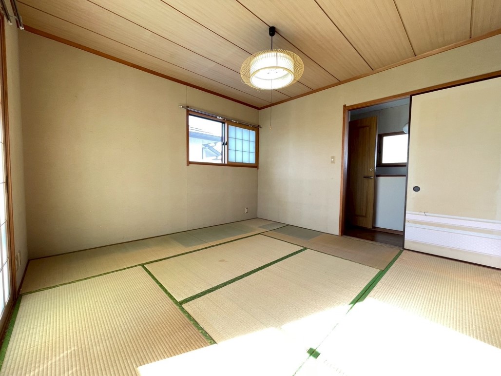 【和室】畳にはリラックス効果がございます♪