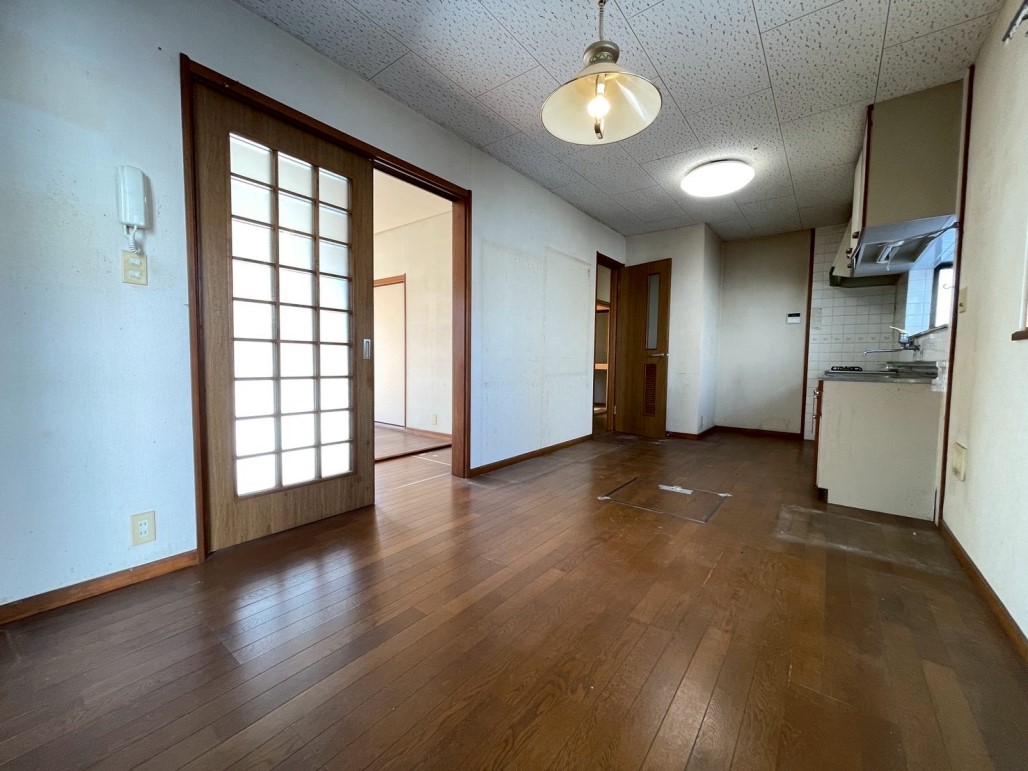 リビングとの間にある引き違い戸を撤去すれば、20帖のLDKとして使用できます。