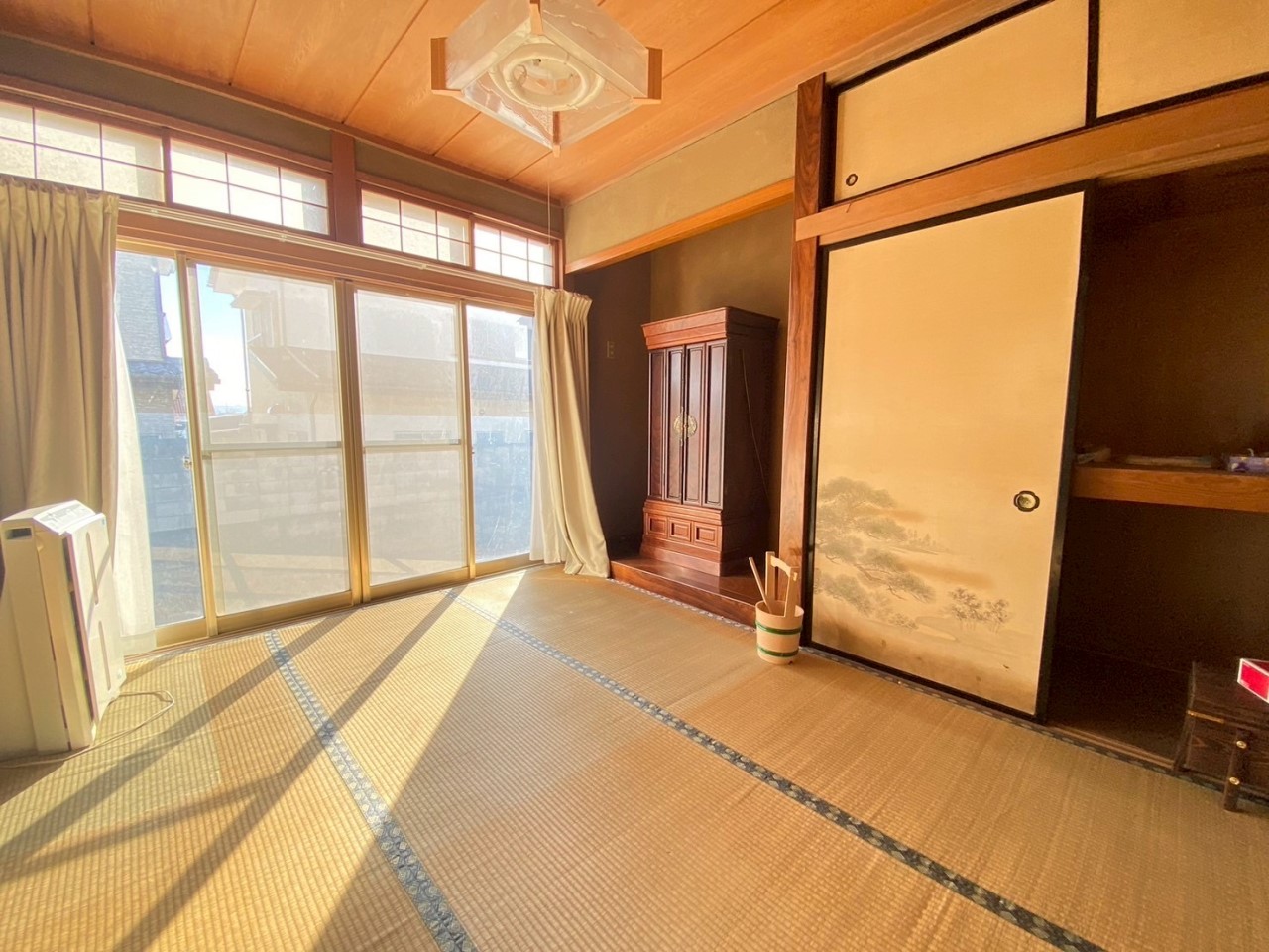 【和室】あたたかい光が入る和室です。