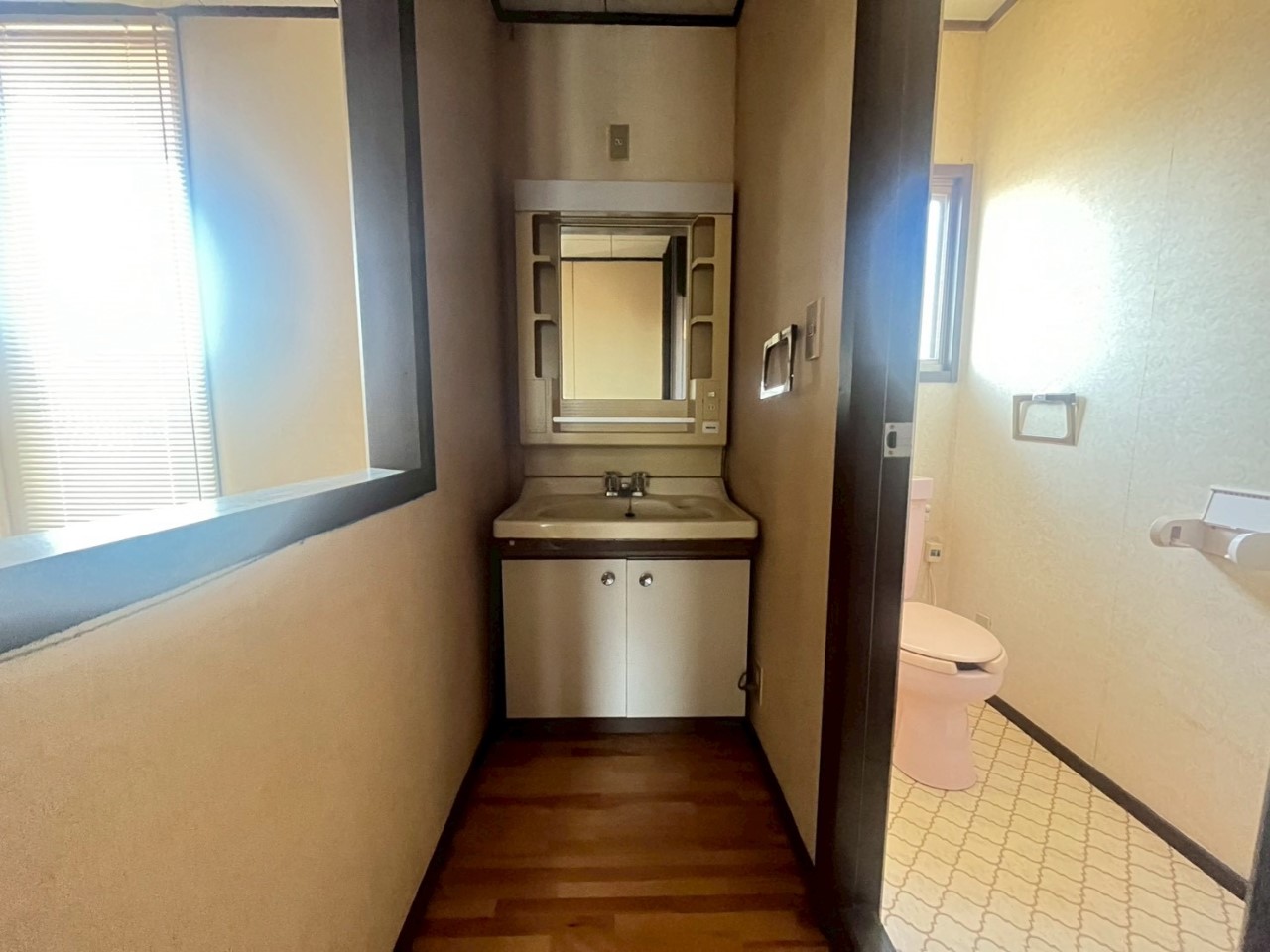 【化粧台】朝の準備は勿論、加湿器へ水を補充するのも楽になります♪