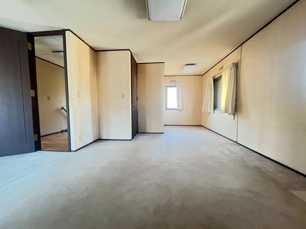 【洋室】広々としているので、セカンドリビングとしても利用できますね♪