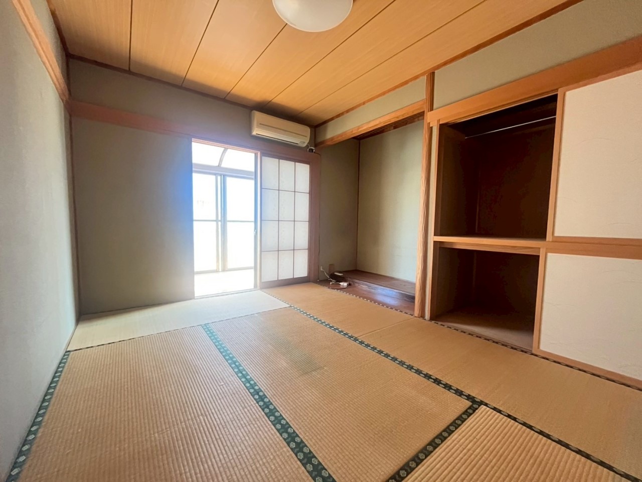 【和室】押入には、布団や季節ものなどが収納できます♪