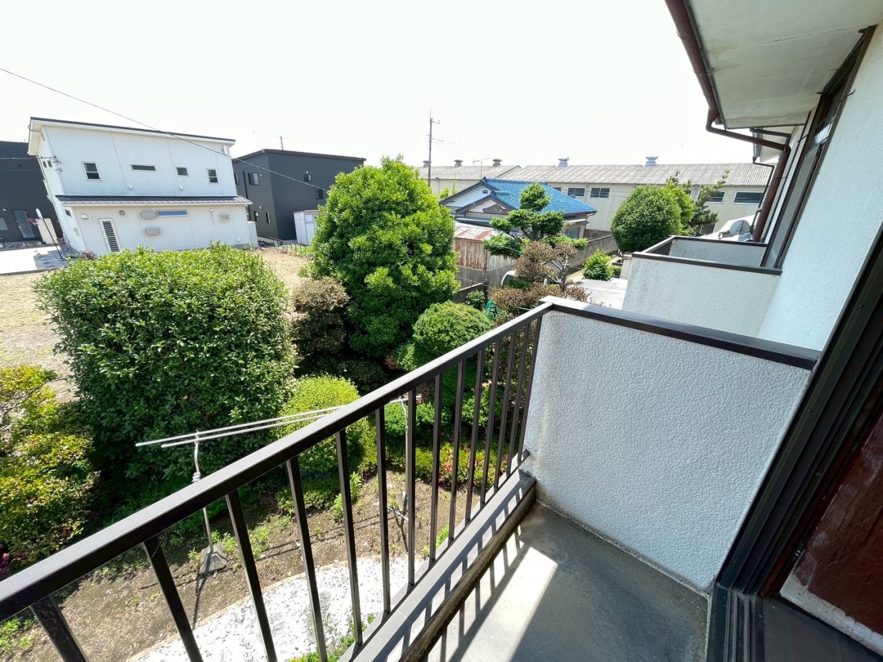 【バルコニー】日当たりが良いため、お洗濯物も乾きやすいですね♪
