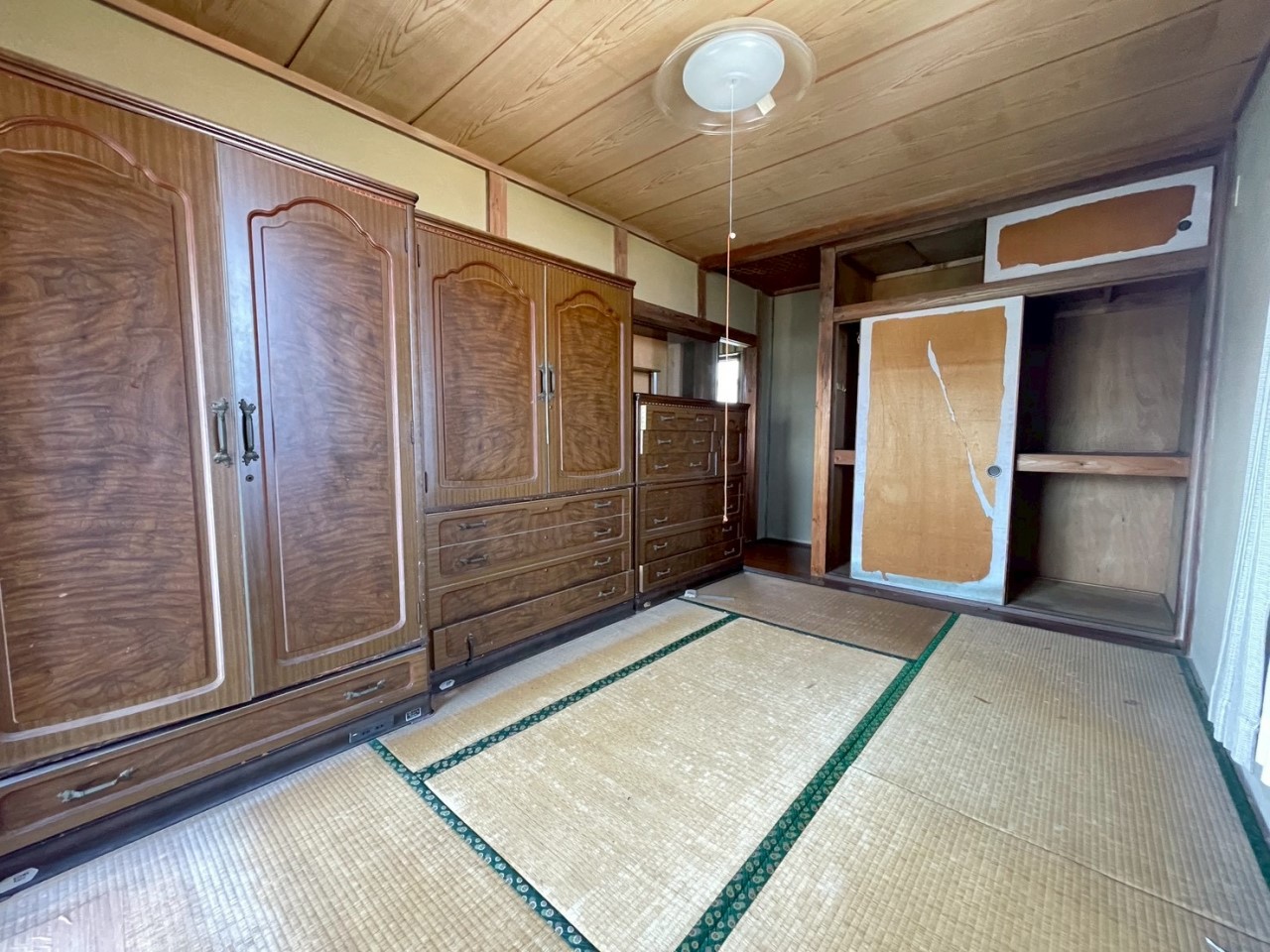 【和室】朝日が入る東側のお部屋です♪※残置物は売主負担で撤去します。