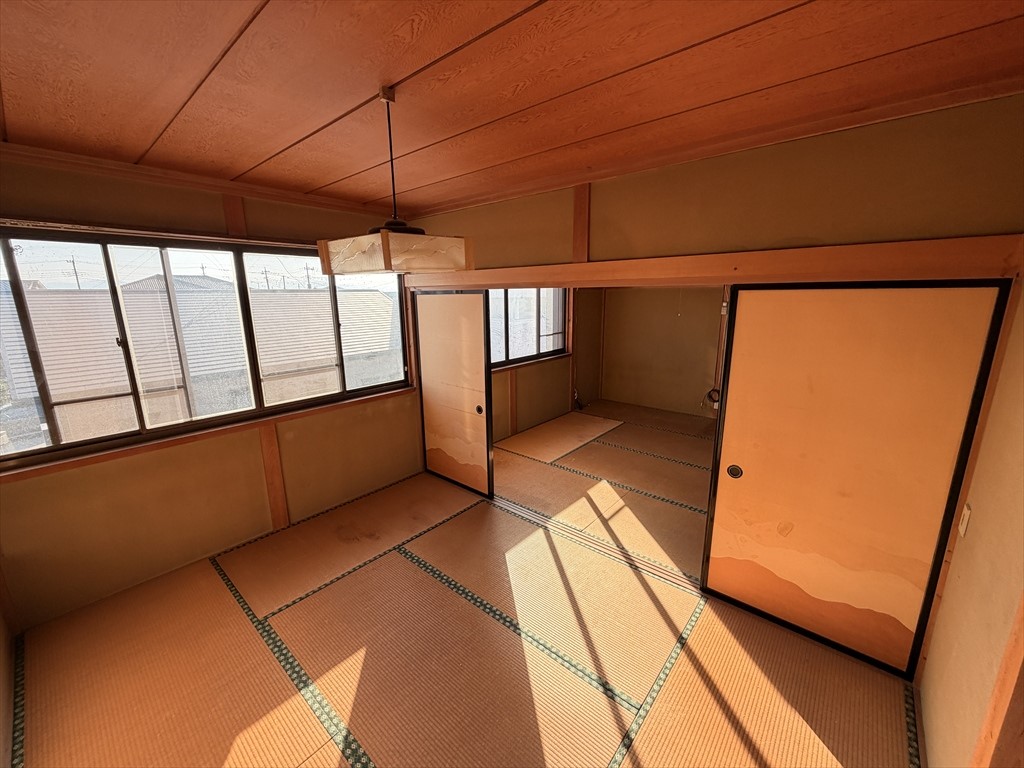 【2階和室】あたたかい光が入ります♪