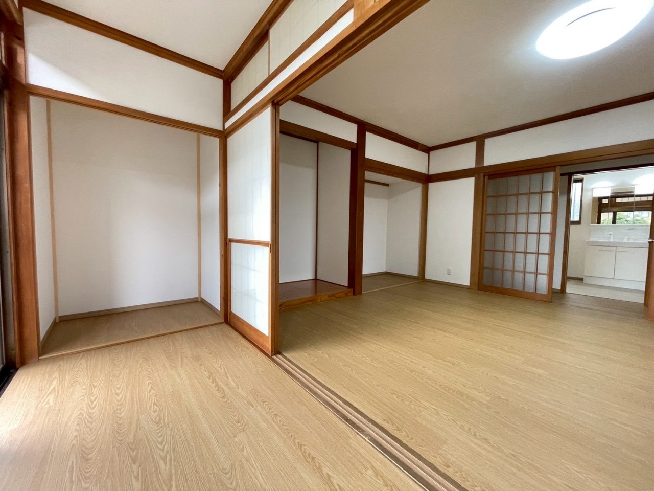 【広縁】日向ぼっこやお茶を楽しんだりできます♪