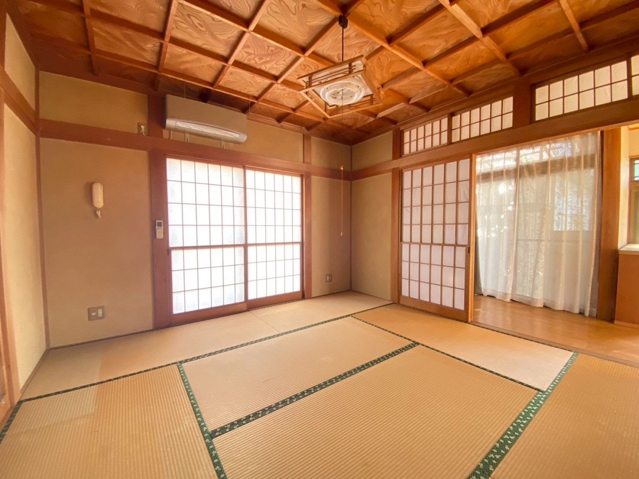 【東側和室】畳の香りに包まれる穏やかな和の暮らし♪  