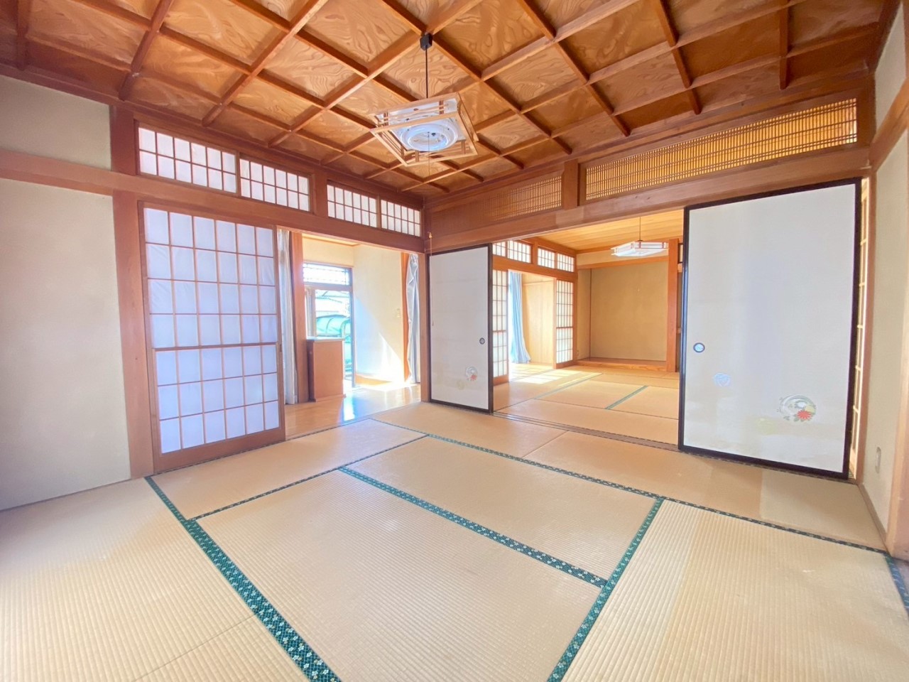 【東側和室】襖を開ければ大空間襖を開放してゆとりお部屋に♪  