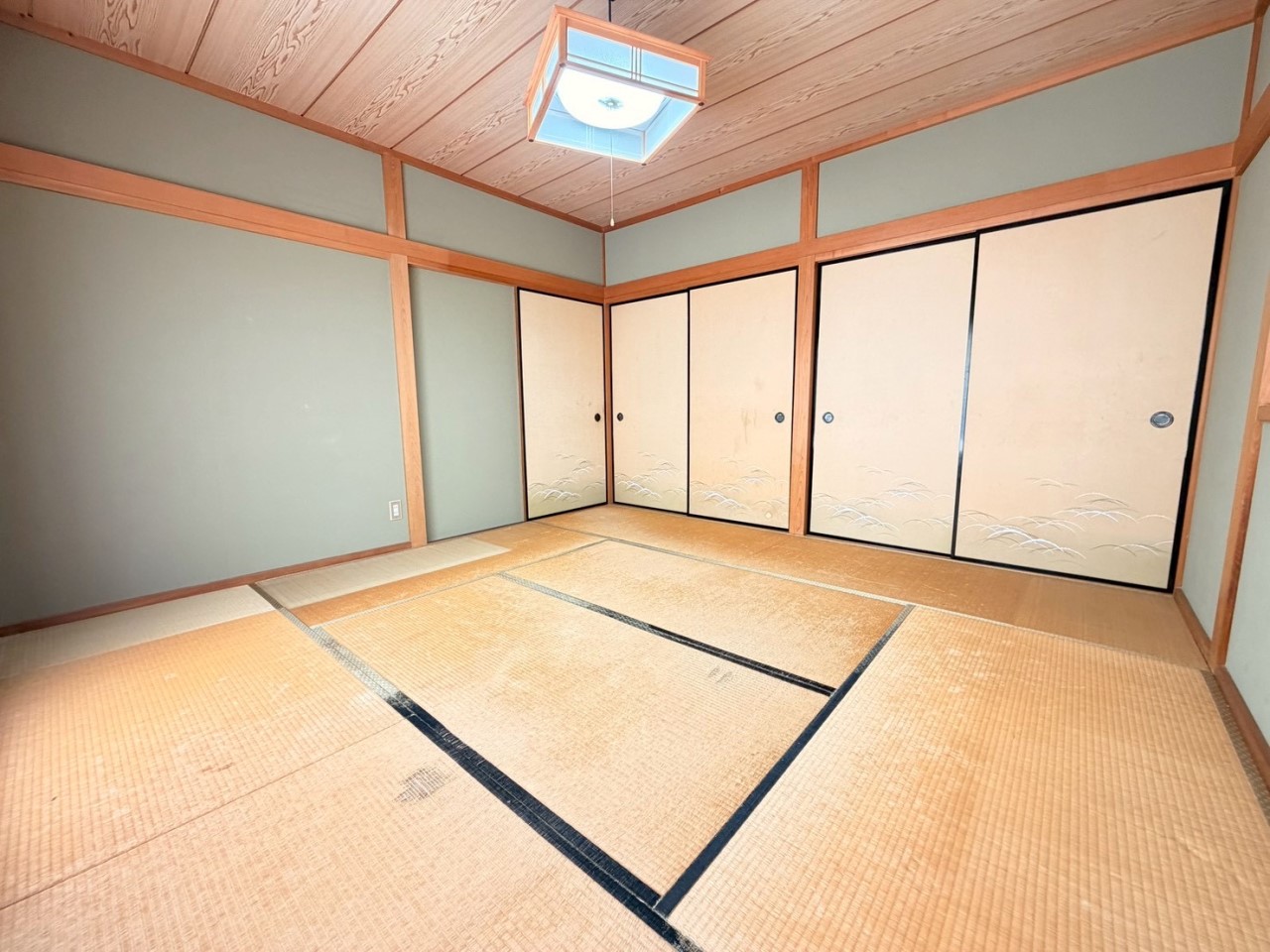 【2階和室】収納がたっぷりあるので、お布団や季節物などが収納できます♪