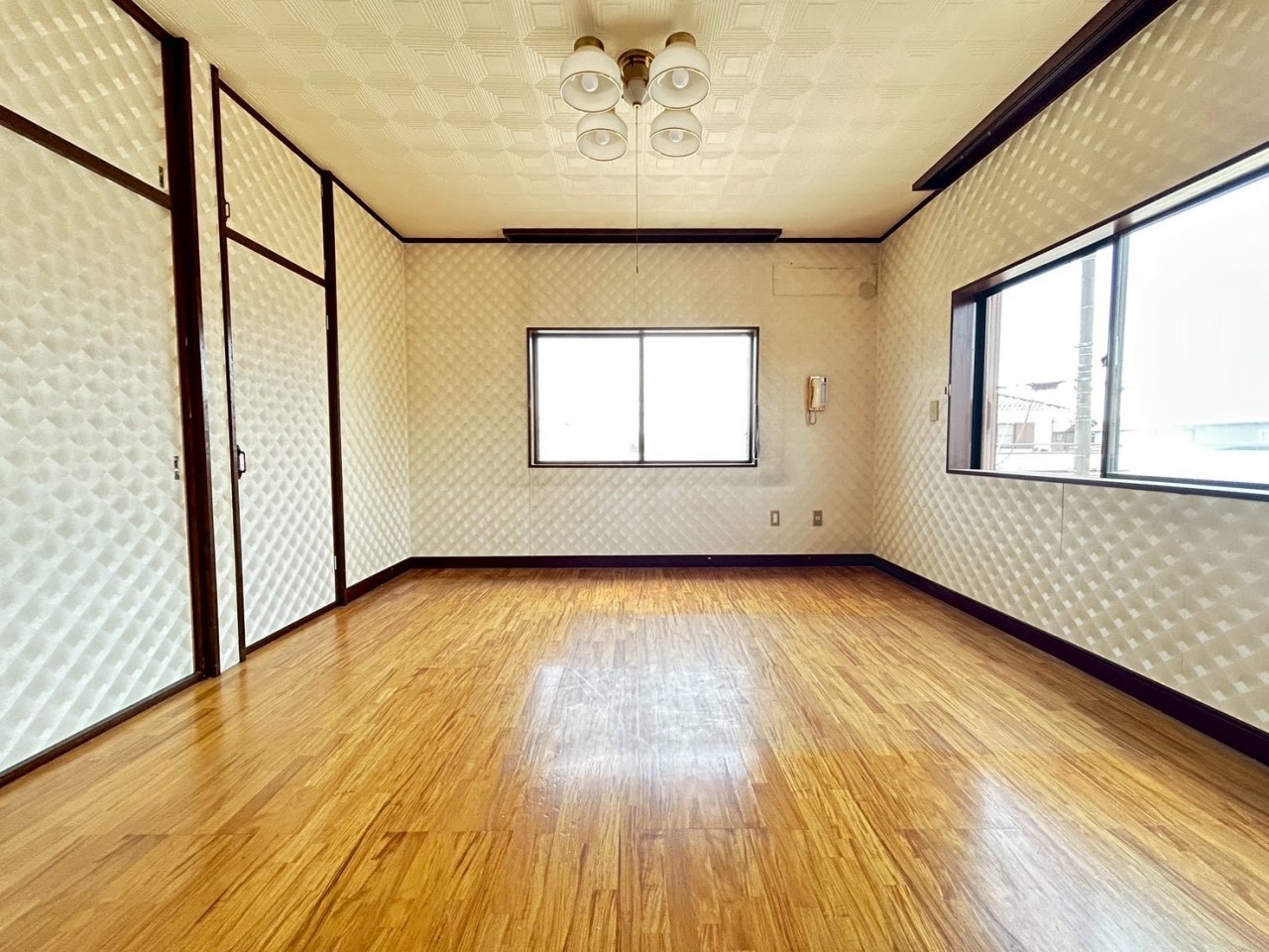 【洋室】眺めの良いお部屋♪  ※リフォーム前写真  