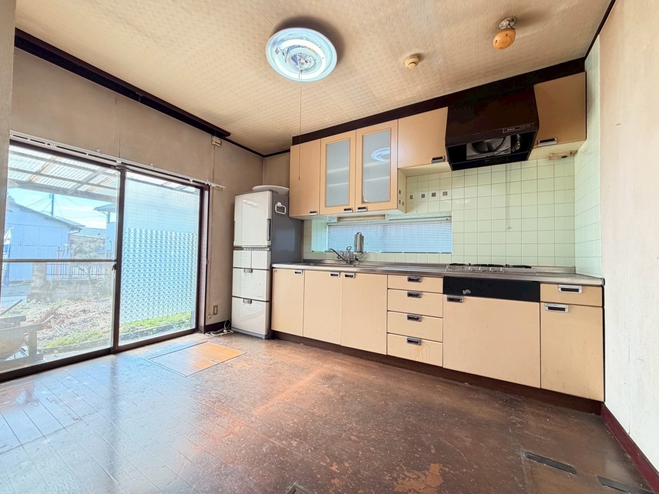 【キッチン】吊り棚があるので、収納に大助かり♪