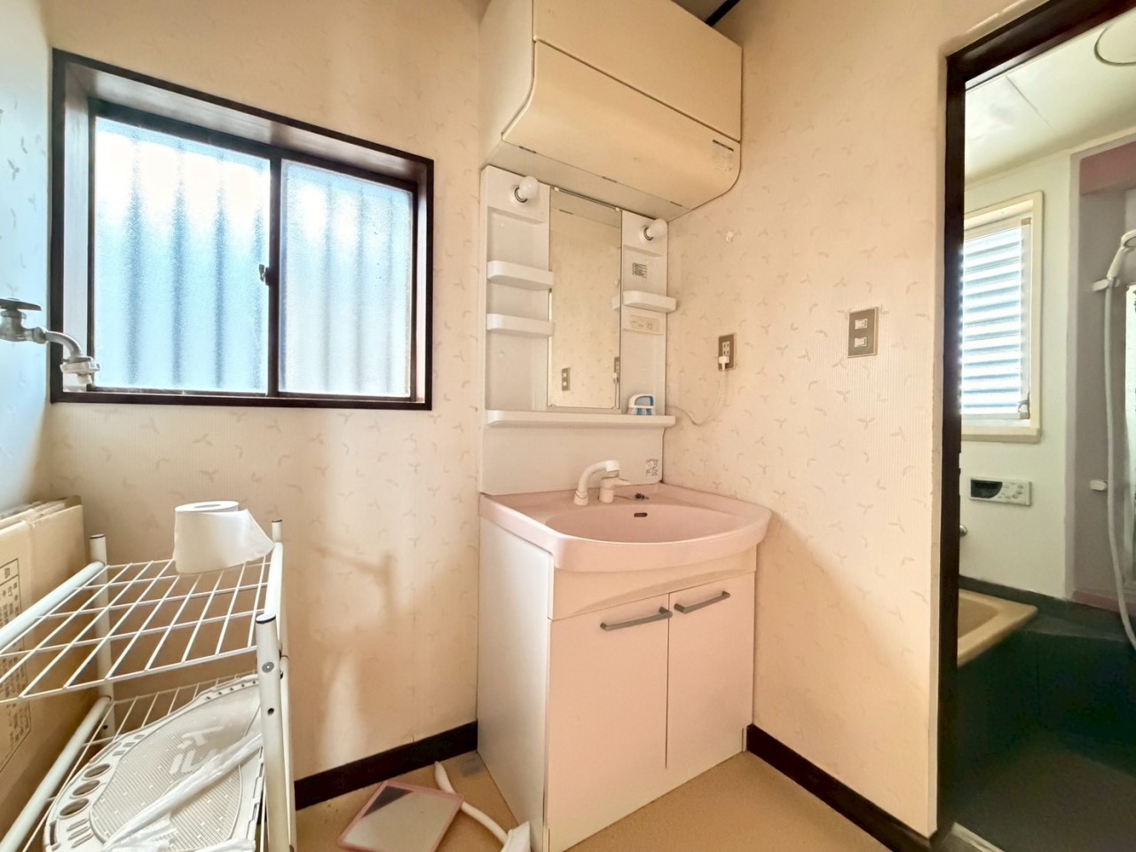 【化粧台】歯ブラシや化粧水を置ける棚付きの化粧台♪  ※残置物は撤去致します。