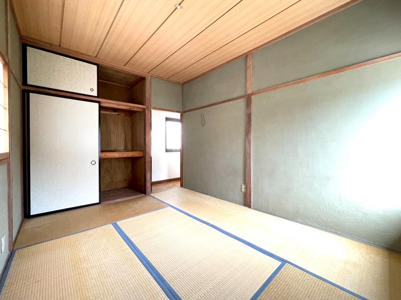 【和室】押入には、布団や季節ものなどが収納できます♪