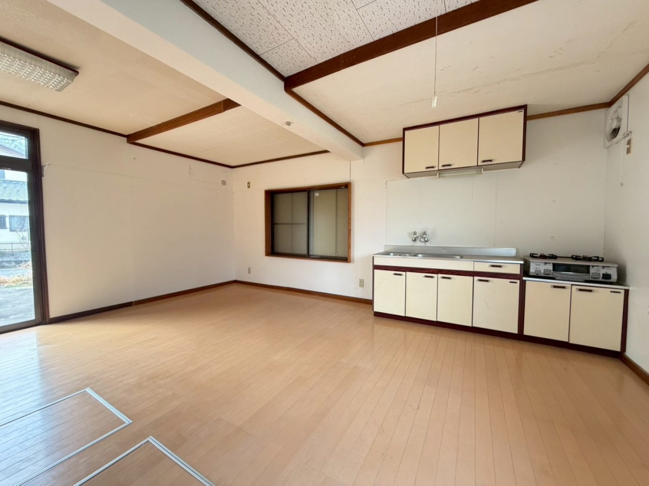 【キッチン】吊り棚があるので、収納に大助かり♪