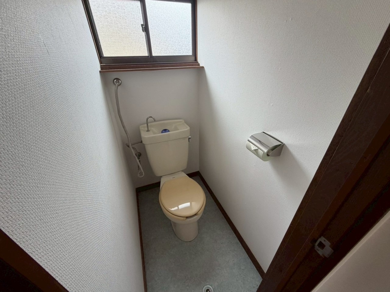 【トイレ】窓があるので換気も楽々♪