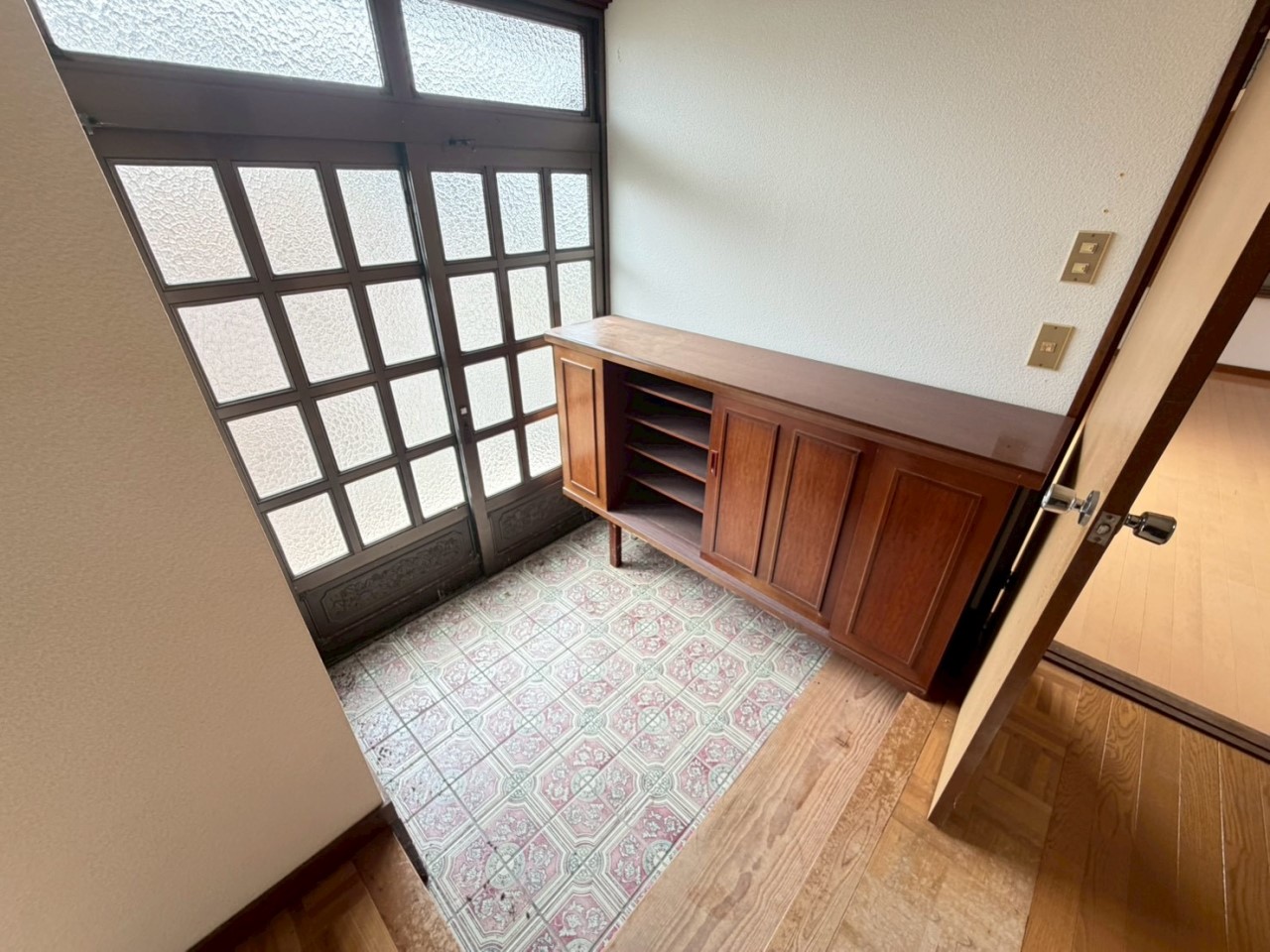 【玄関】下駄箱付きです♪