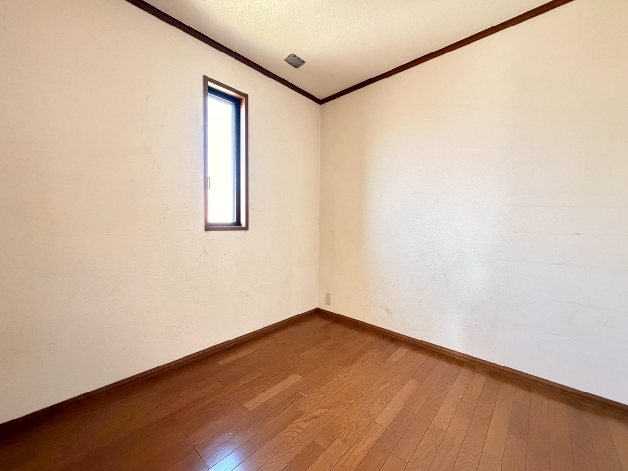 【納戸】クリスマスツリーやお雛様なども収納できます♪