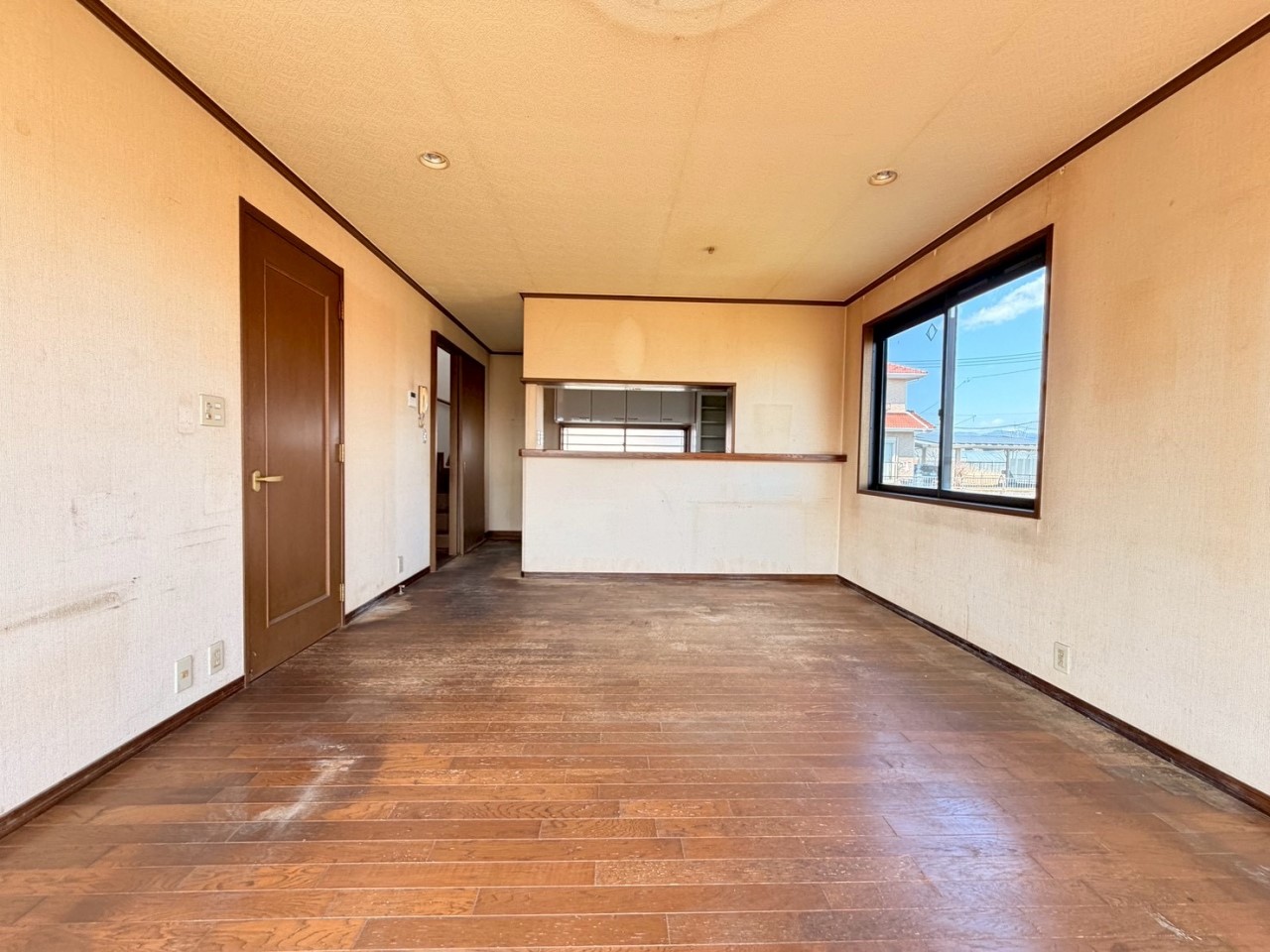 【リビング】大きな窓から光が入る、明るいリビング♪