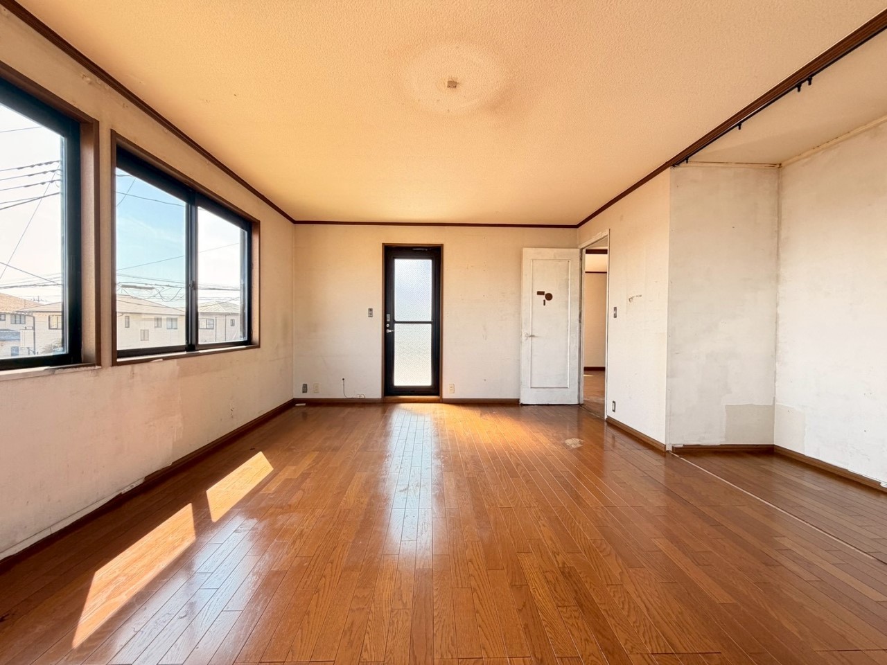 【洋室】3面採光で明るいお部屋♪