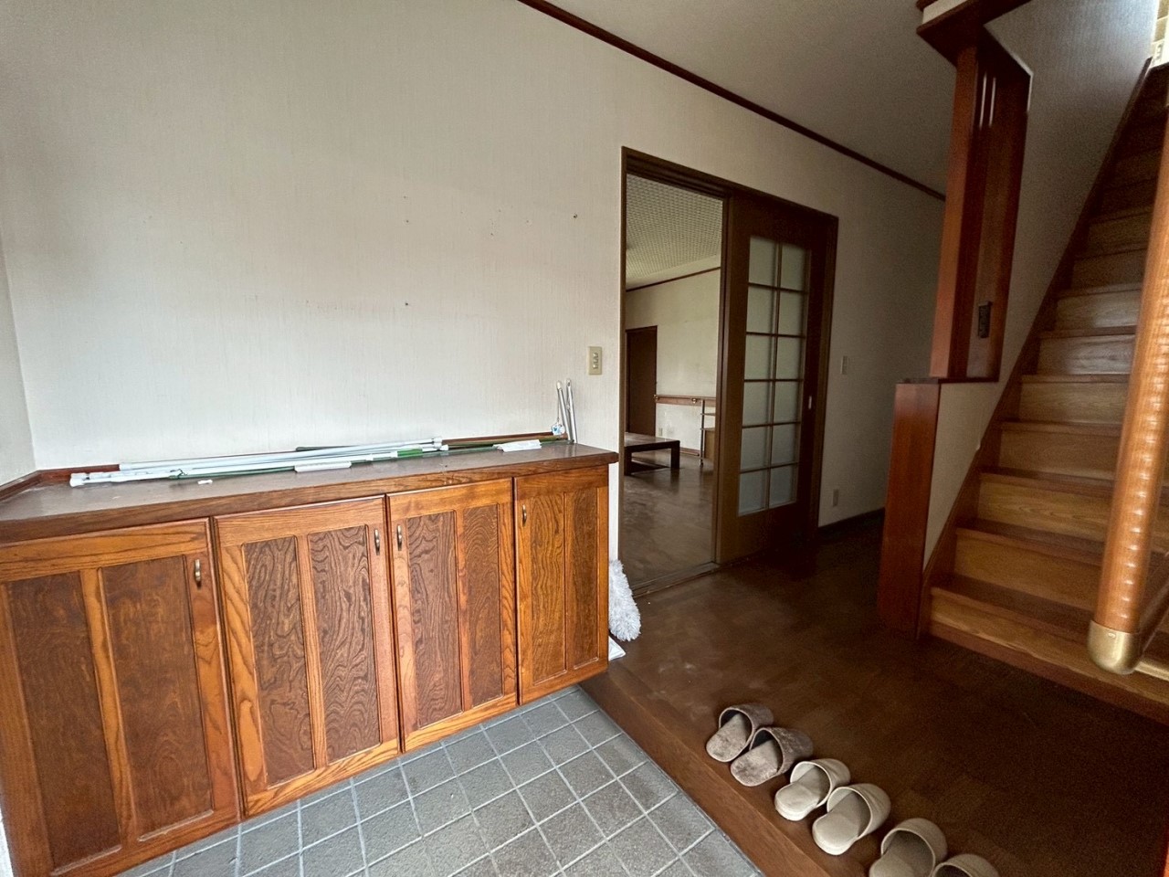 【玄関】下駄箱付きです♪