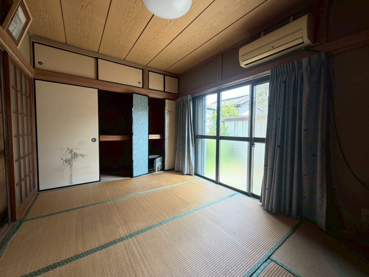 【和室】押入には、布団や季節ものなどが収納できます♪