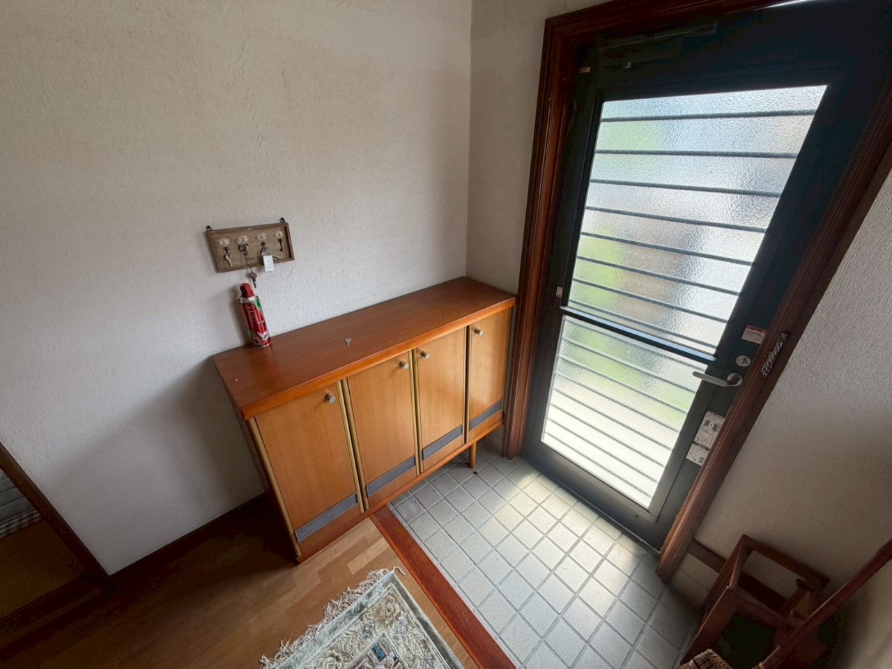 【玄関】自然光が入る明るい玄関♪