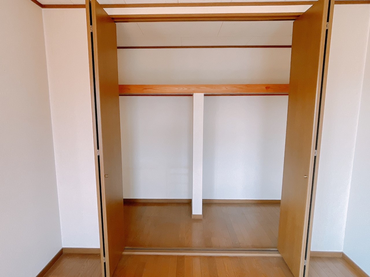 2F西側のお部屋にはウォークインクローゼットがございます♪※現況販売となります