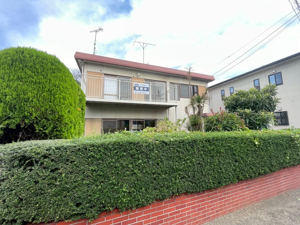 【外観】整えられた垣根。