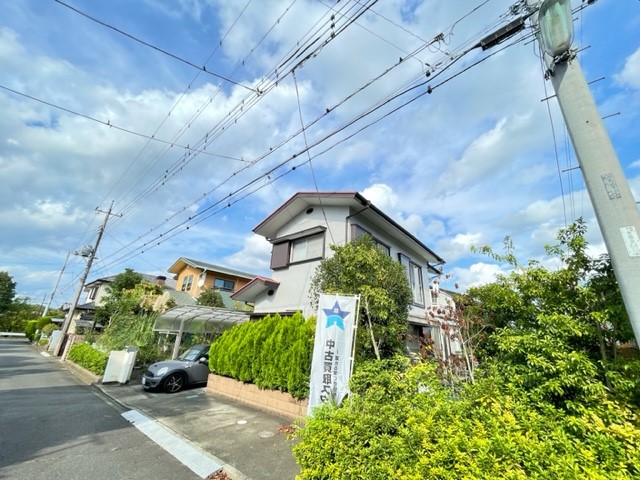 【外観】約61坪の広々とした敷地です♪前面道路は6ｍと広く、車通りも落ち着いているので、駐車が苦手な方にも安心です♪