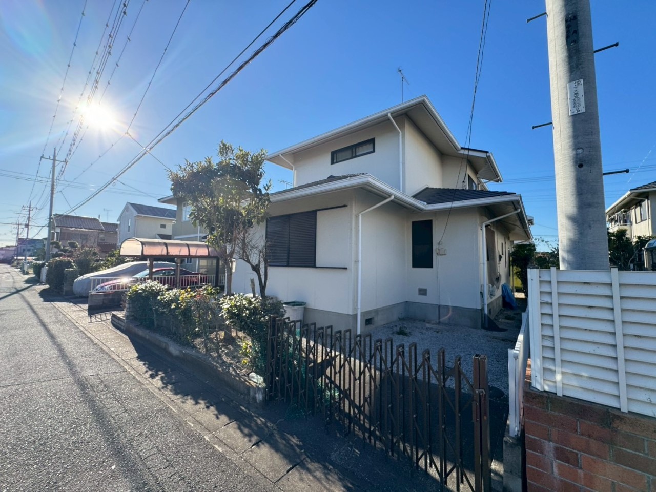 北東側にもお車が1台駐車できます♪