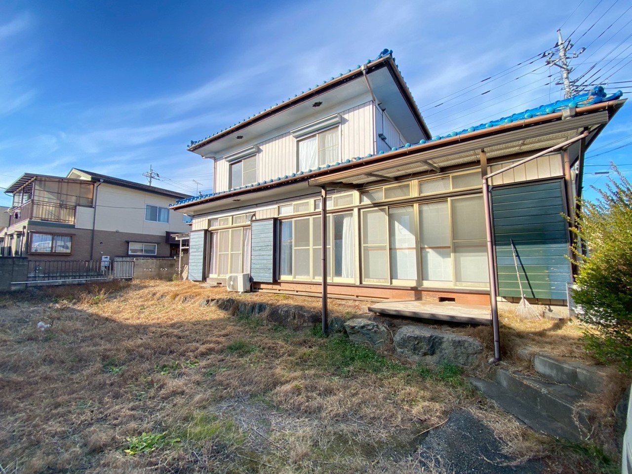 【外観】お庭でお子様のプールやBBQ、畑も楽しめます。