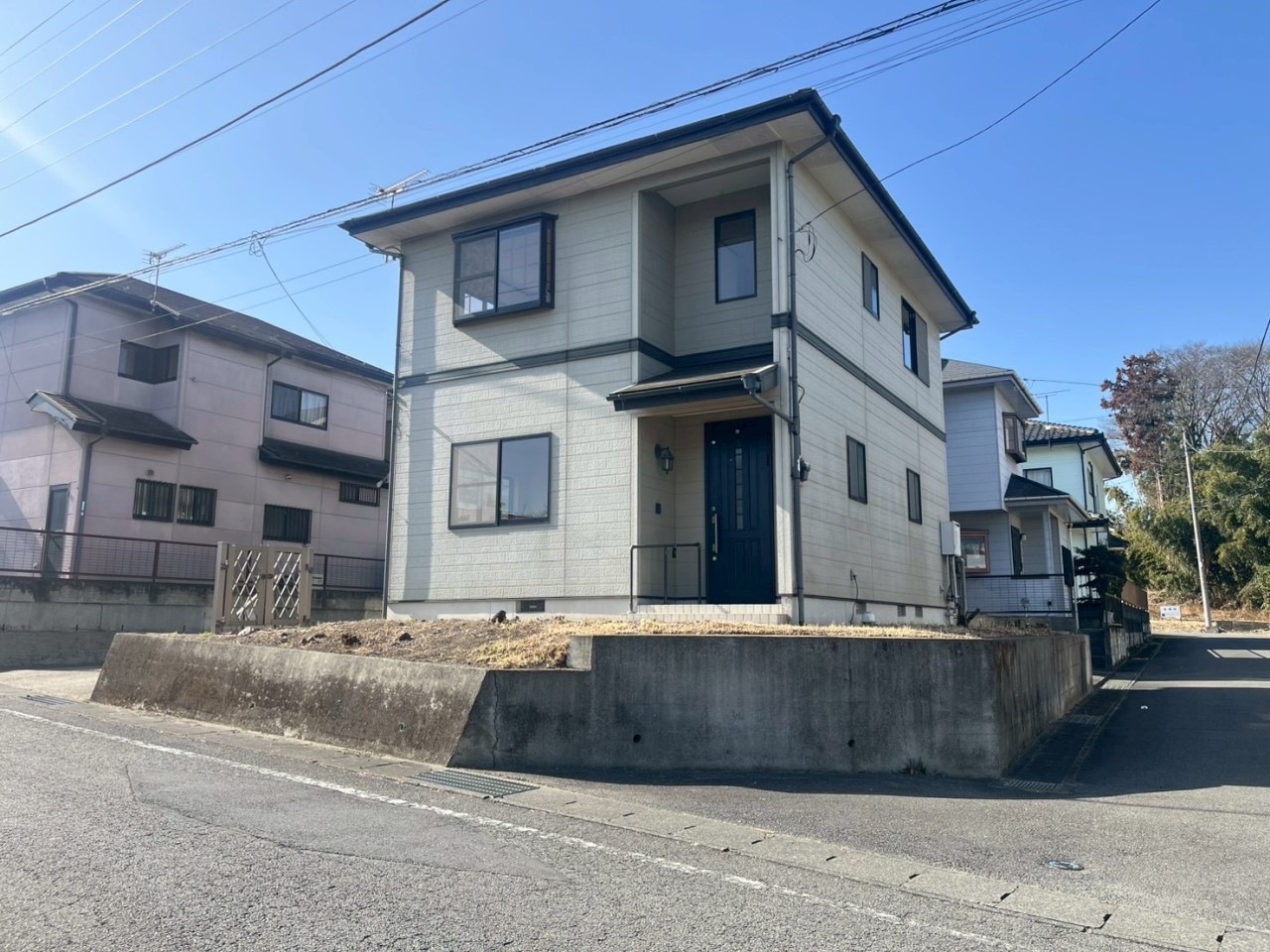 【外観】角地のため風遠し良好、開放感あり◎