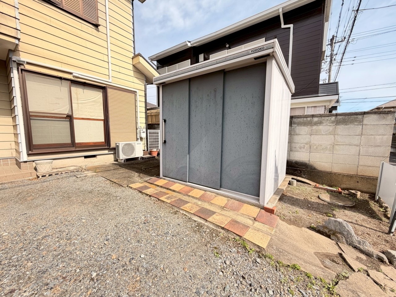 【外観】物置があるので、タイヤや掃除用具等を収納することができます♪